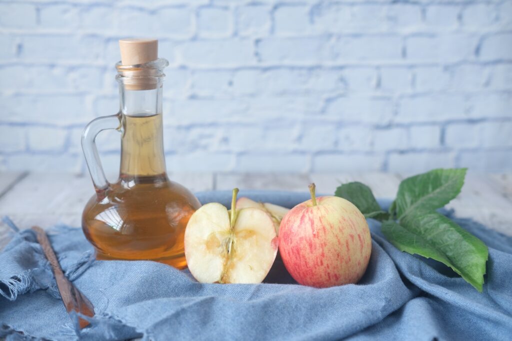 apple cider vinegar exfoliates dead skin cells