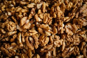 Diabetics Should Eat More Walnuts And Salads