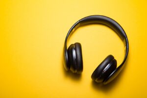 Try Using Headphones If You Have Tinnitus